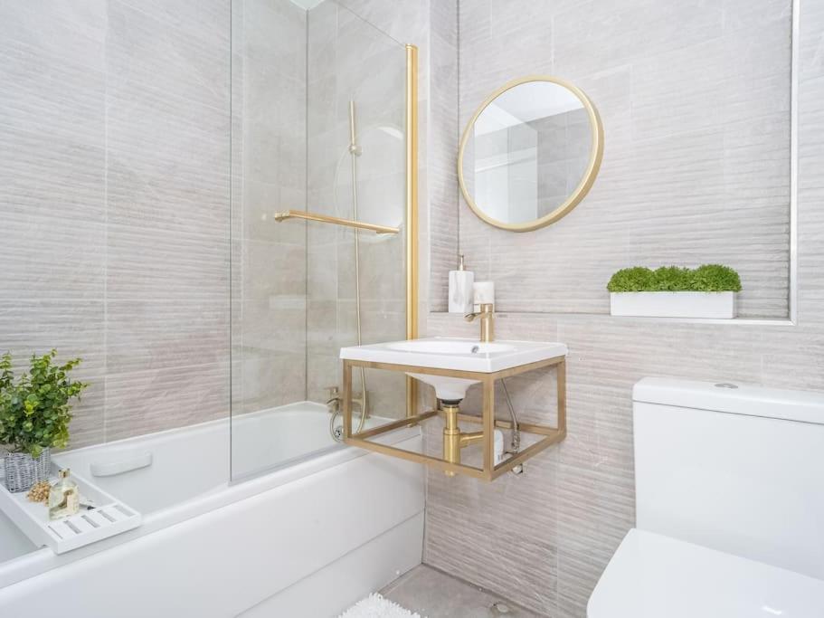 エディンバラLuxury 2Bed 2Bath Flat In City Centre- Free Parking!アパートメント エクステリア 写真