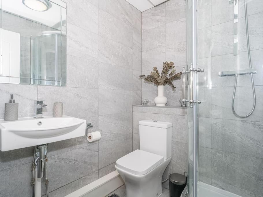 エディンバラLuxury 2Bed 2Bath Flat In City Centre- Free Parking!アパートメント エクステリア 写真