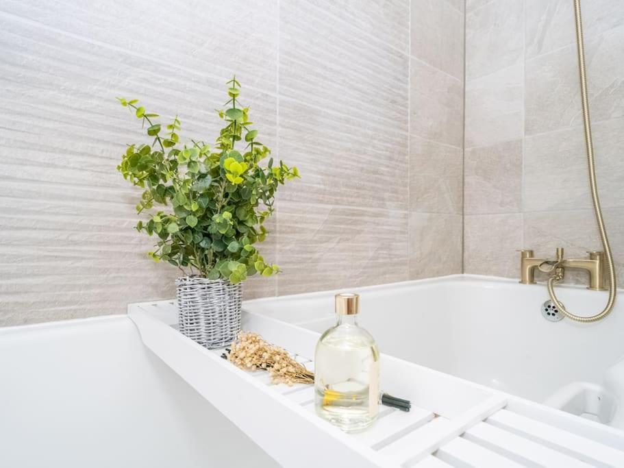 エディンバラLuxury 2Bed 2Bath Flat In City Centre- Free Parking!アパートメント エクステリア 写真