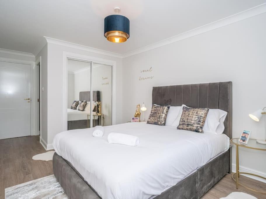 エディンバラLuxury 2Bed 2Bath Flat In City Centre- Free Parking!アパートメント エクステリア 写真